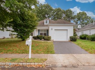 24 Spring Valley Dr, Lakewood, NJ 08701