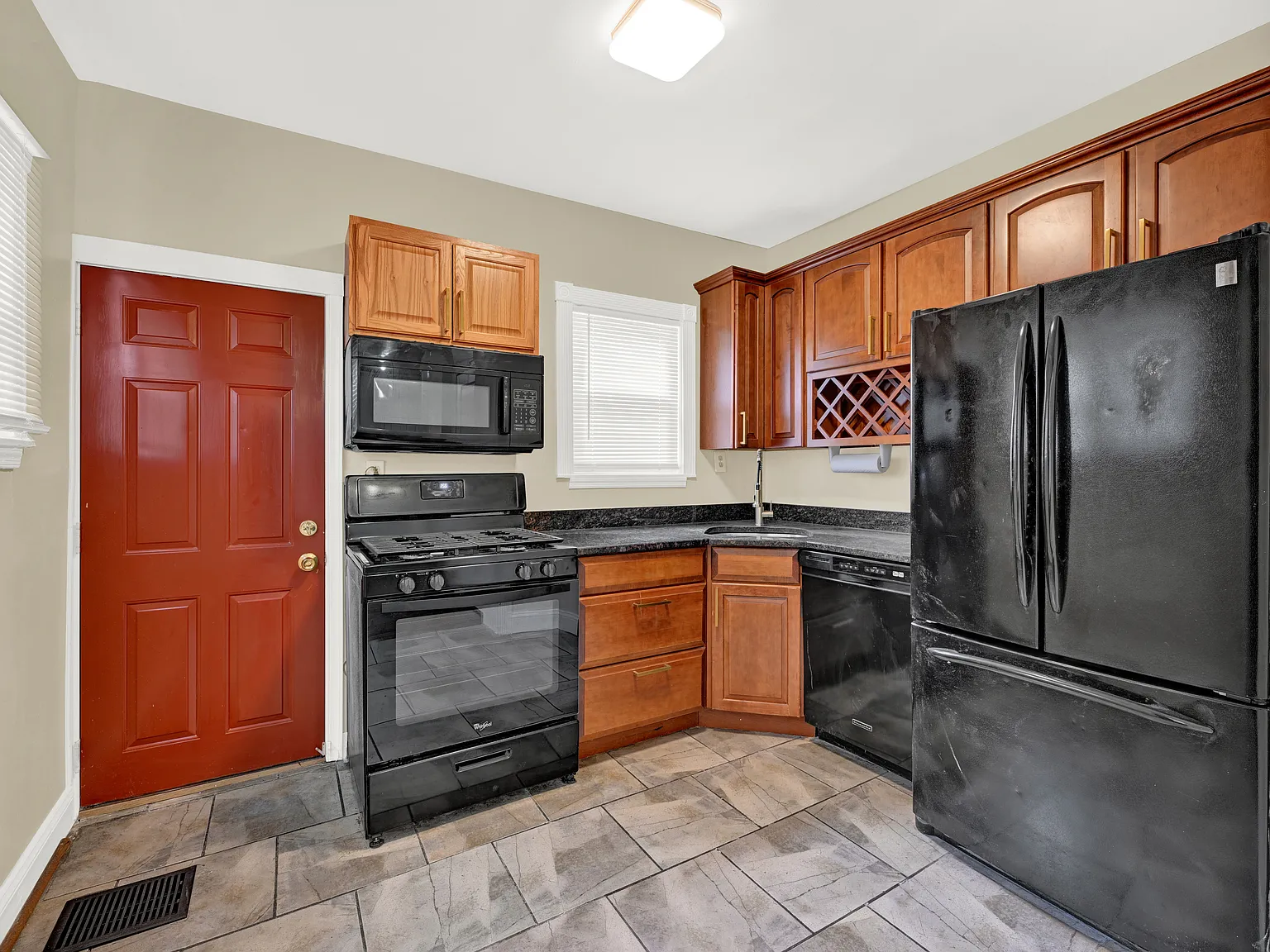 3 bed, 1446 sqft, $2,850 — Photo 4