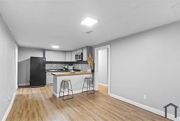 3 bed, 1400 sqft, $1,400 — Photo 3