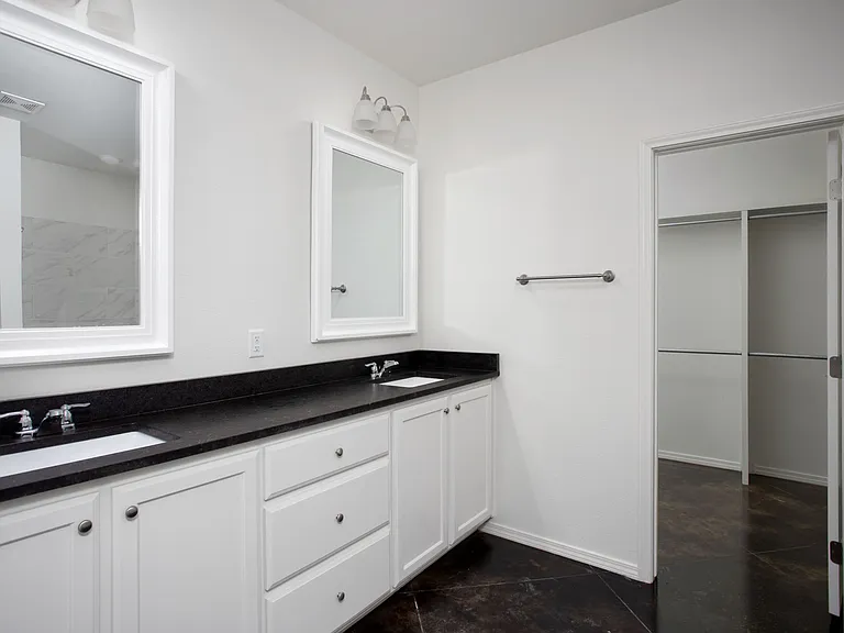 9916 Digby Ln — Photo 10