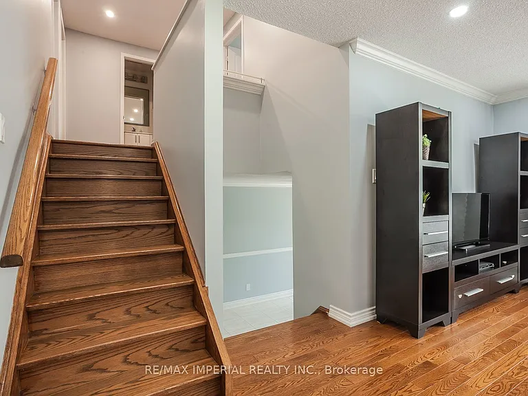 48 Carlton Rd — Photo 10