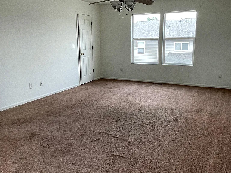 983 Canary Ct — Photo 34
