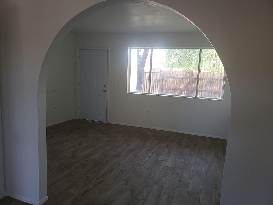 1st image of 3307 W Del Monico Ln