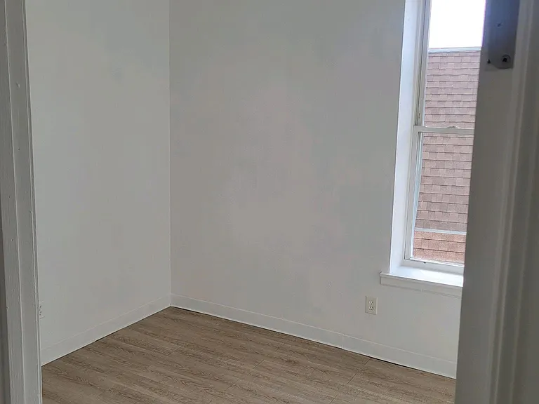 585 North St #6 — Photo 8
