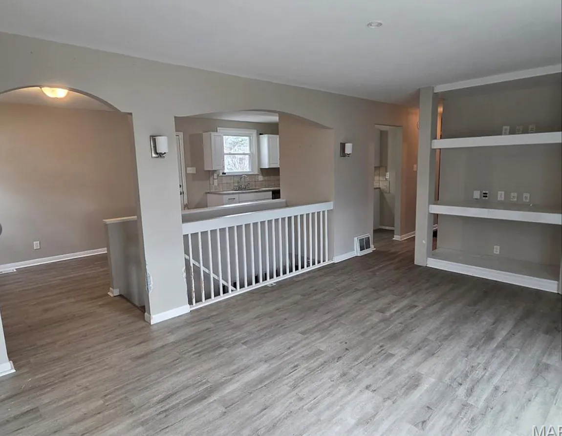 945 Edgehill Drive - 1 — Photo 4