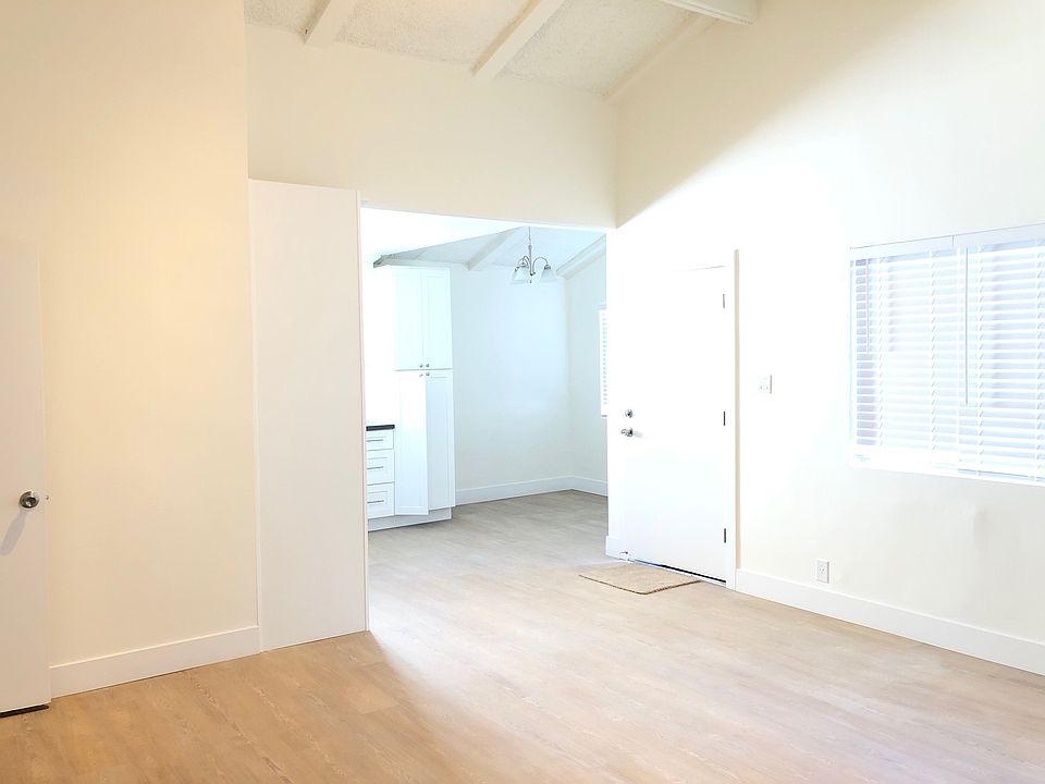 1st image of 4271 Green Ave #3