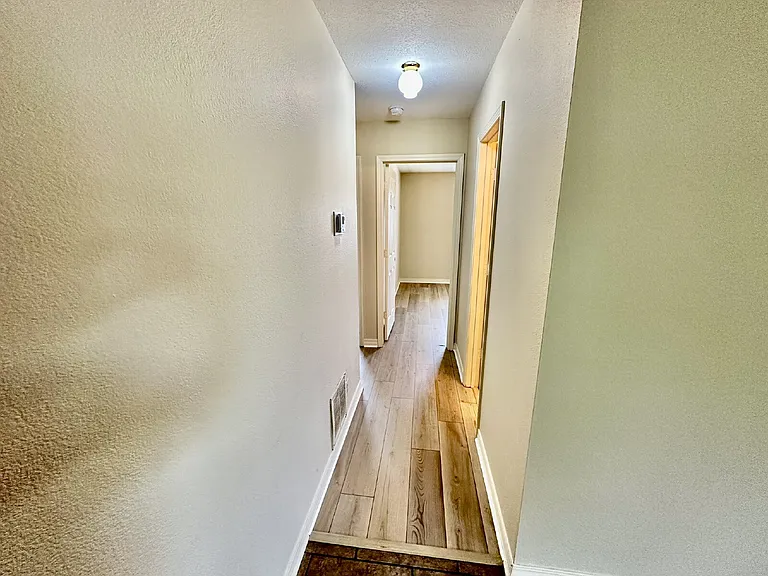 2311 W Willow St — Photo 20