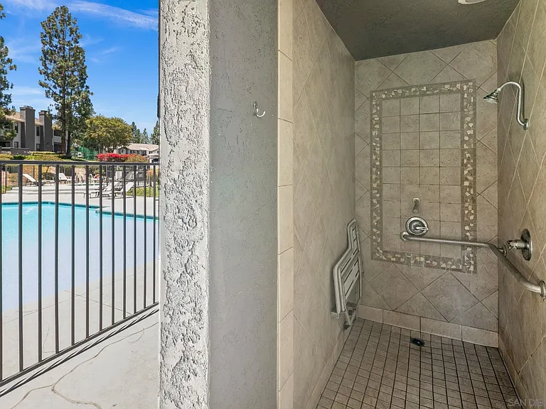 14996 Avenida Venusto #28 — Photo 37