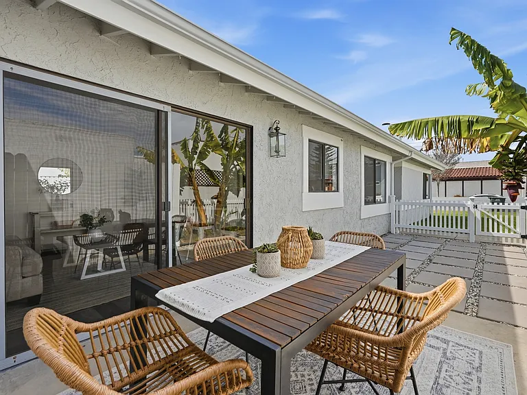 24420 Alliene Ave — Photo 22