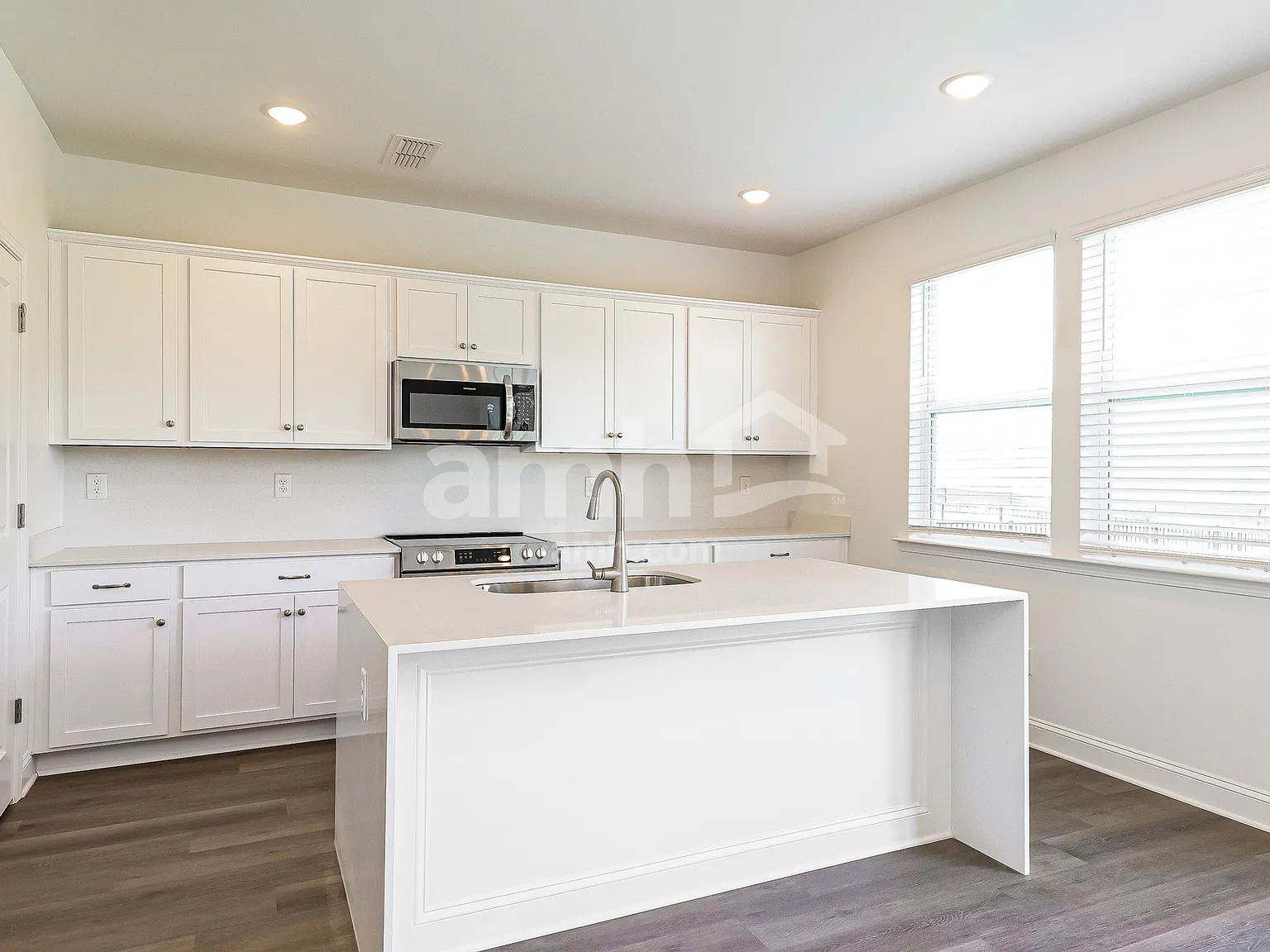 3 bed, 2.5 bath, 1606 sqft, $2,425 — Photo 3
