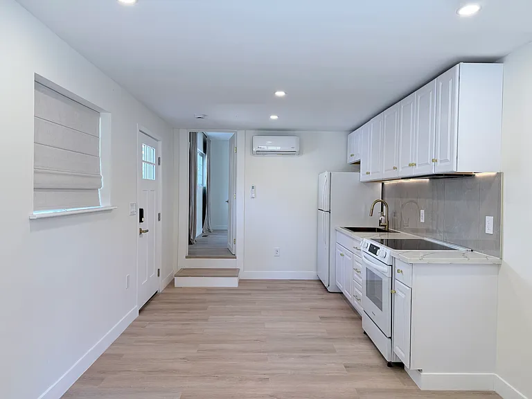 726 W 9th St — Photo 10