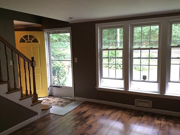 5th image of 431 Essex St