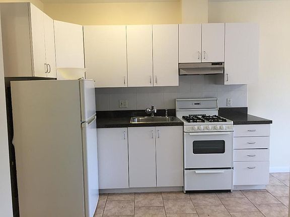 2nd image of 3089 31st St APT 4