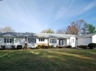 2 Stanley Dr, Robbinsville, NJ