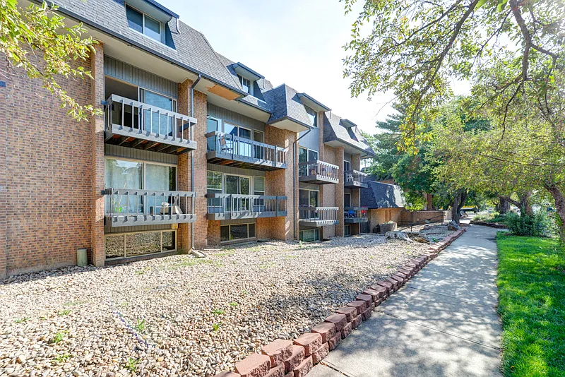 1065 University Ave #102