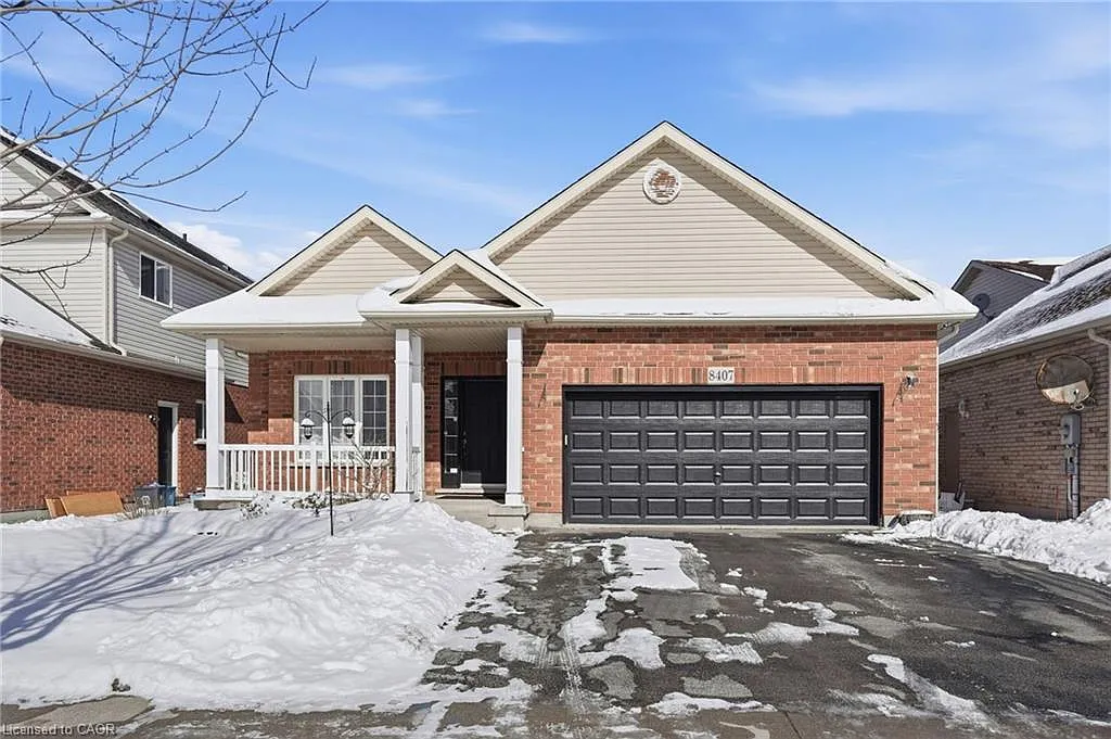 8407 Heikoop Cres photo 1