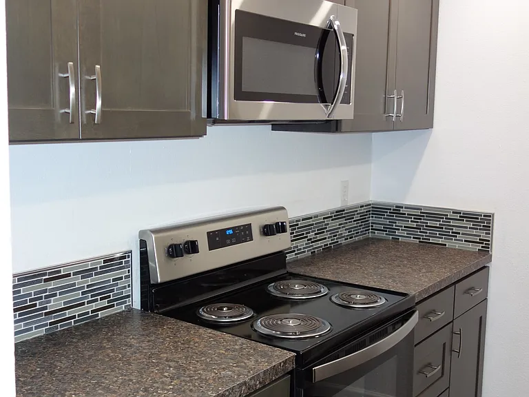 Heatherstone Park Apartments — Photo 19