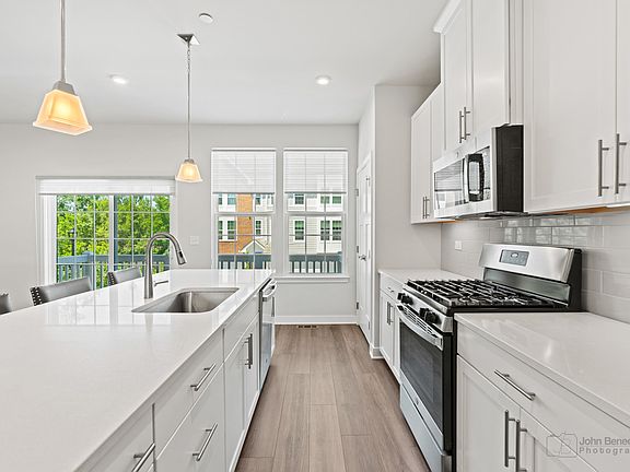 4th image of 195 Canterbury Way