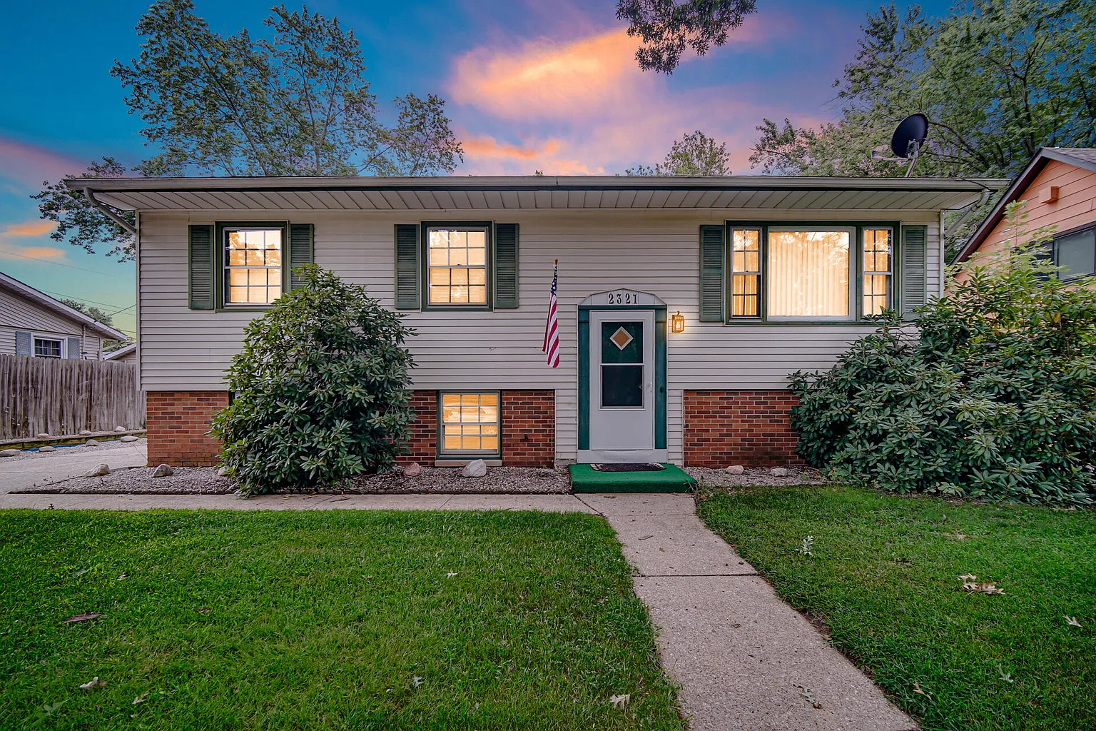 2321 Greenwood Ave photo 1