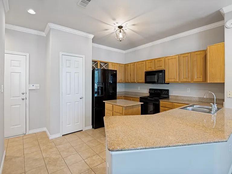 2800 Keller Springs Rd #7B — Photo 11
