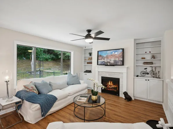 194 Nature Way, Little Canada, MN 55117