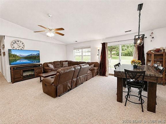 3rd image of 5 Rayburn Dr
