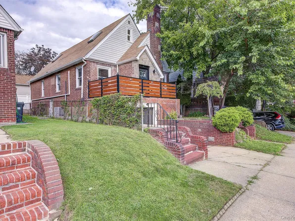 32-28 Utopia Parkway, Flushing, NY 11358