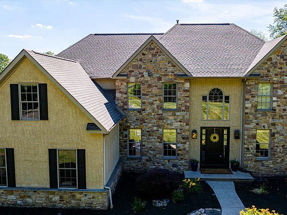 2nd image of 104 Pickwick Dr
