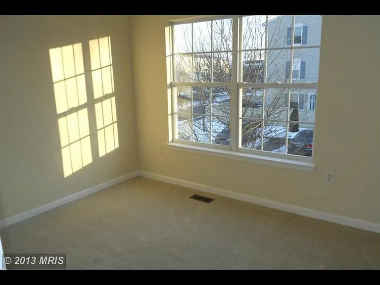 121 Whitestone Way — Photo 6