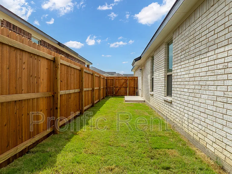 5109 Rose Petal Ct #1 — Photo 22