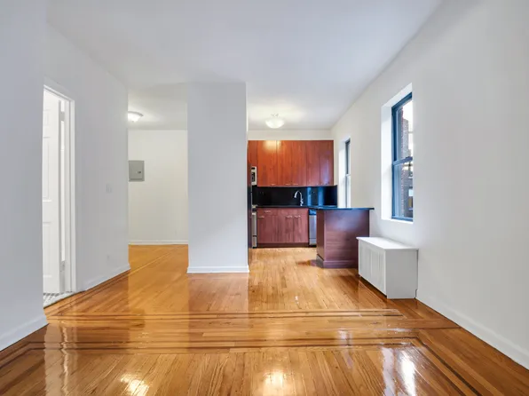 121 Madison Avenue image 1 of 13