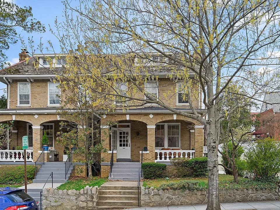 2944 Bellevue Ter NW