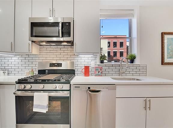 4th image of 233 Grand St APT 3L