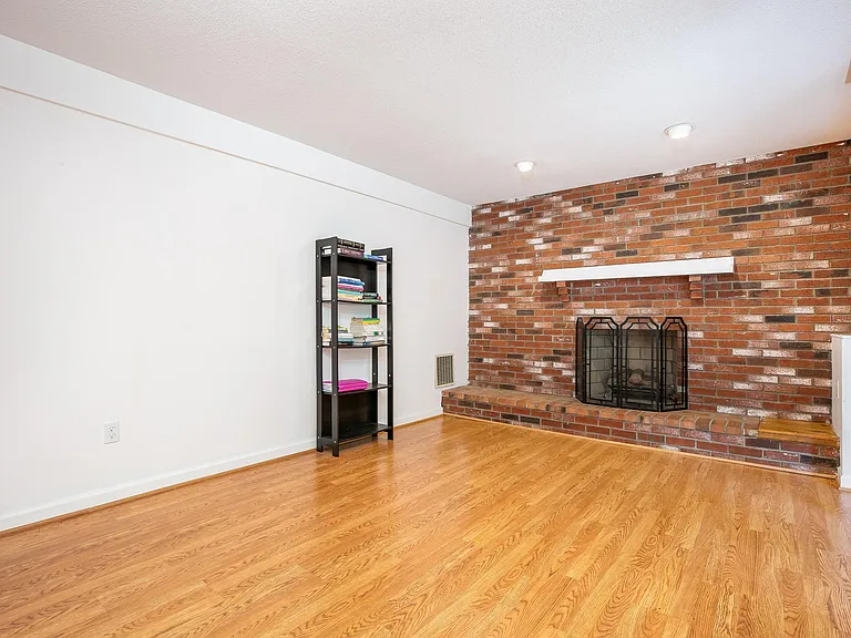80 Lancaster Dr — Photo 21