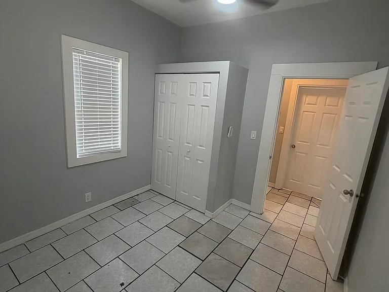 2317 W Chestnut St — Photo 11