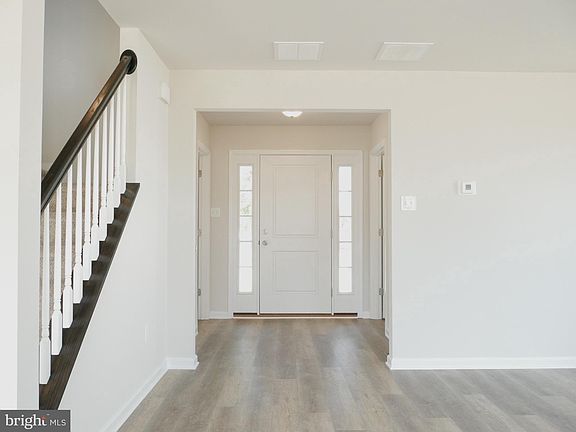 4th image of 2331 E Chestnut Ave