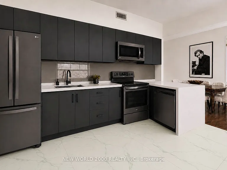 110 Saint Clair Ave W #902 — Photo 2