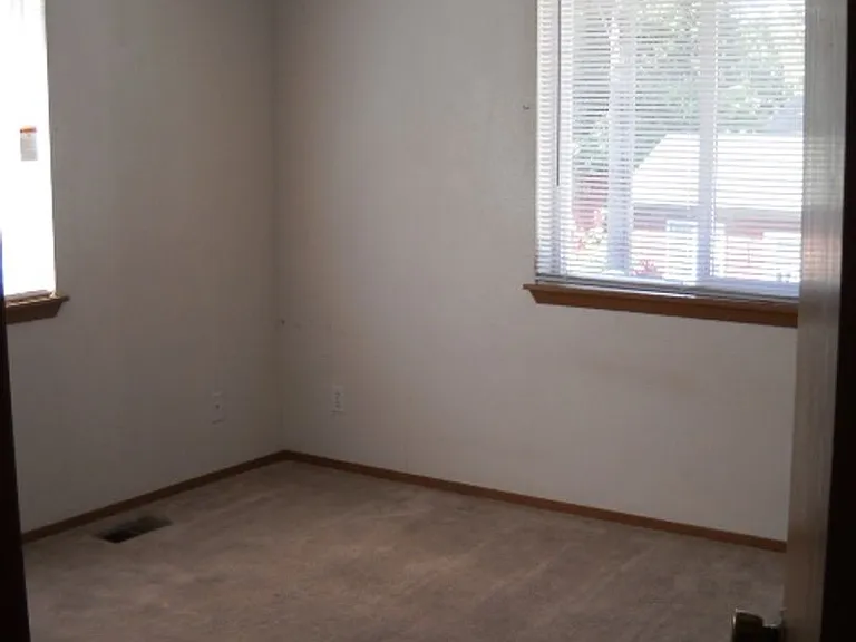 815 N Brigger St — Photo 7
