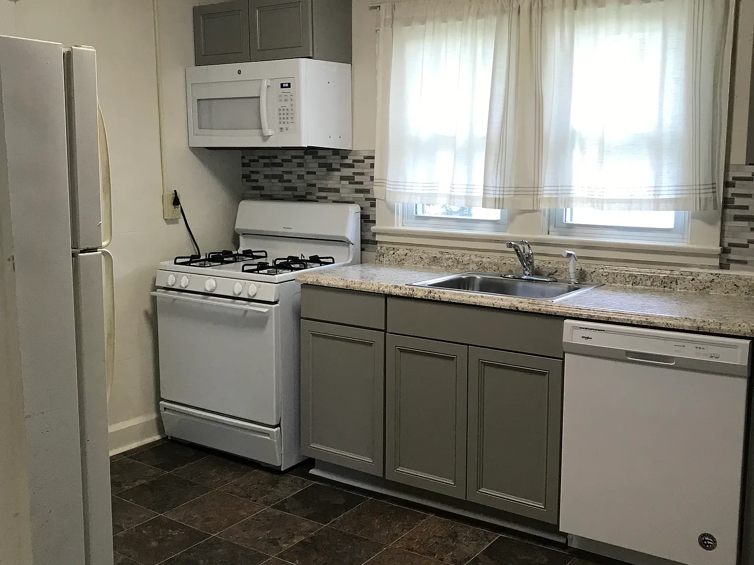 2 bed, 2.0 bath, 900 sqft, $1,550 — Photo 3