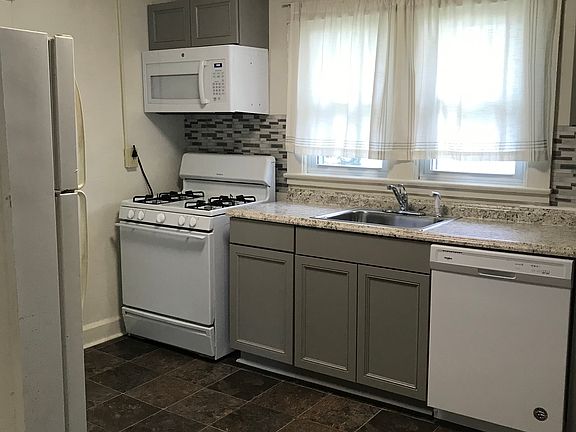 3rd image of 318 E 17th St