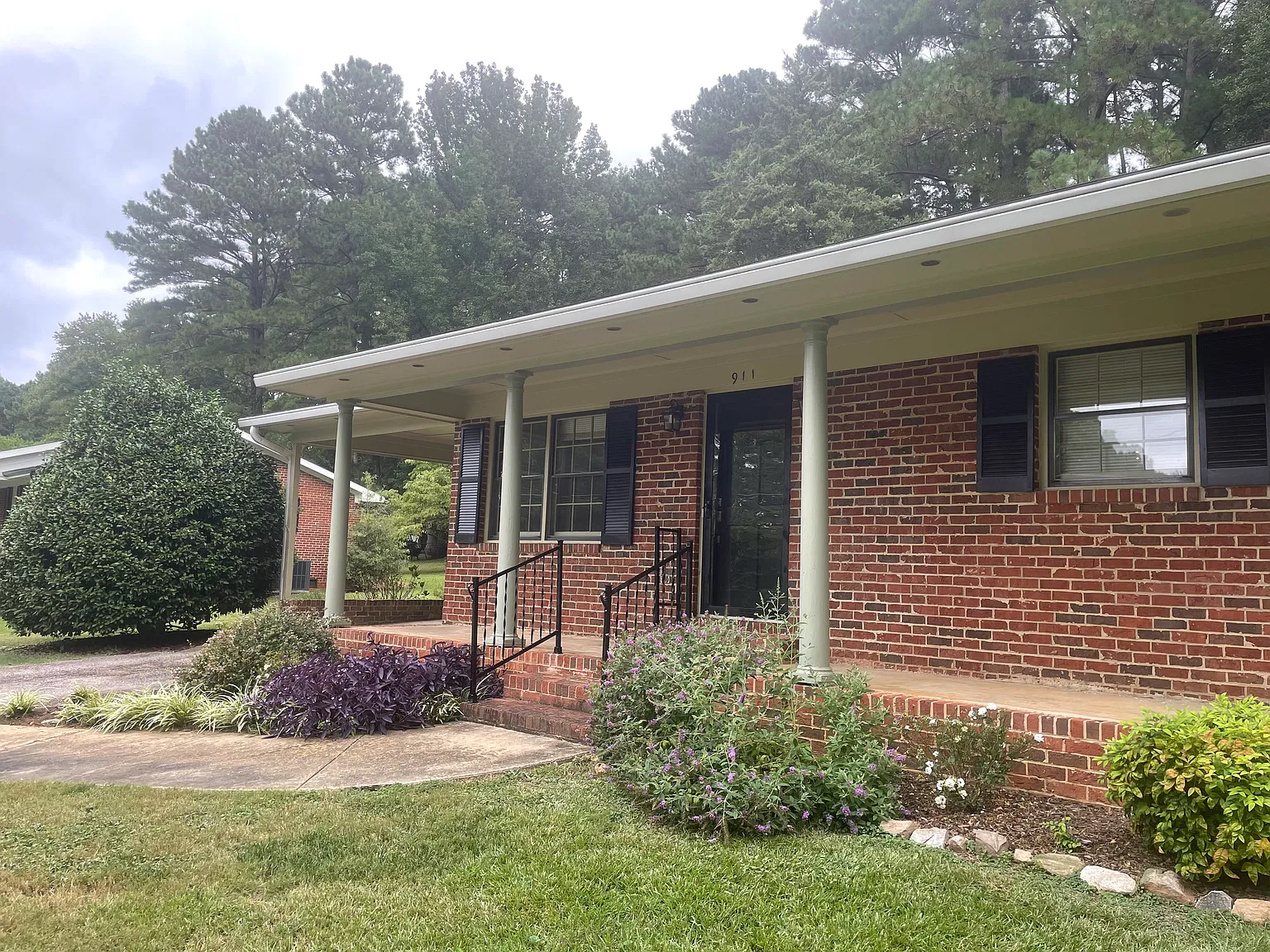 4 bed, 1286 sqft, $2,075 — Photo 2