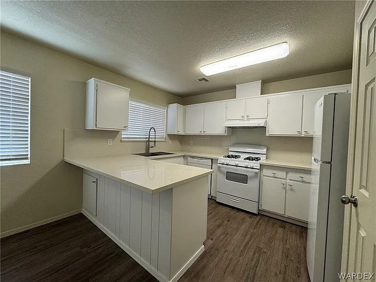 2460 Lakeside Dr #2 — Photo 6