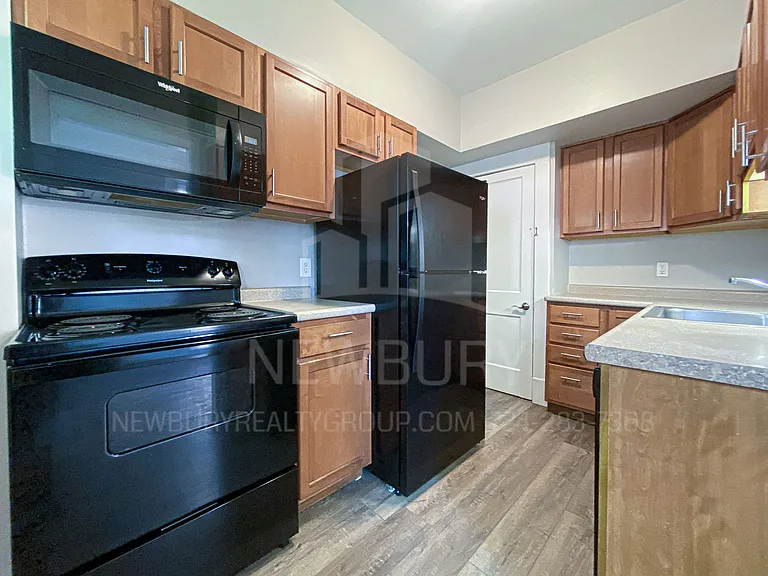 303-317 Wilson Ave — Photo 14