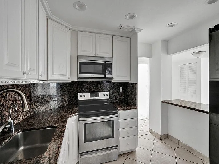 300 Bayview Dr #906 — Photo 22