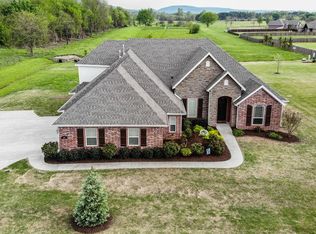 305 Claybrook Dr, Farmington, AR 72730
