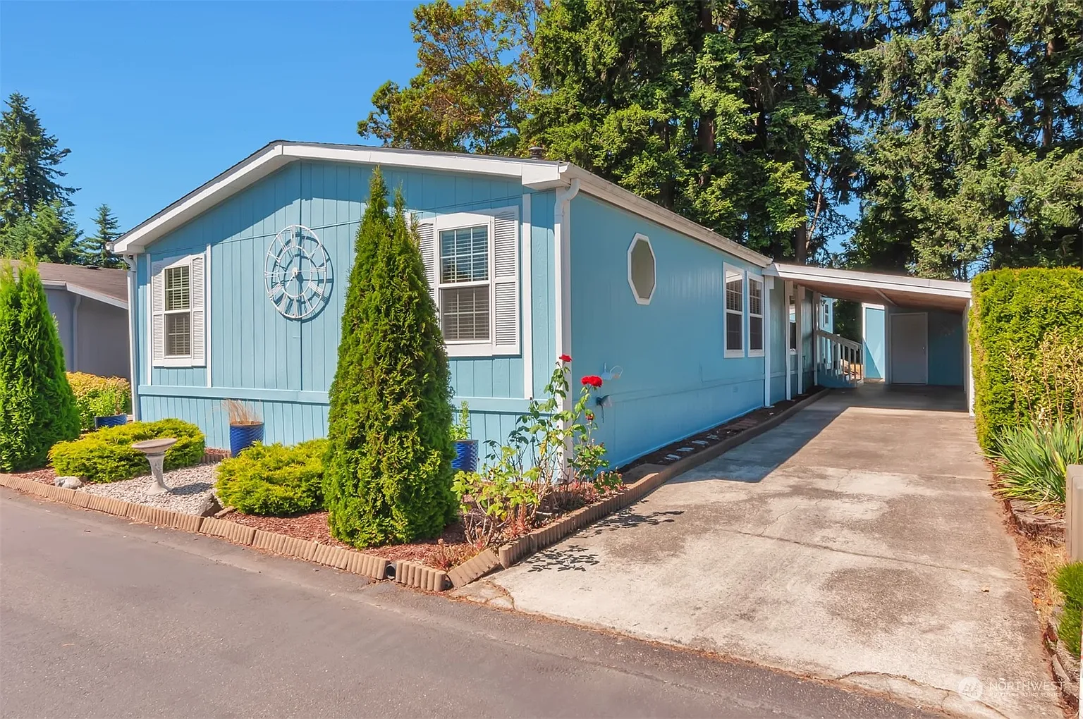 6987 Taurus Lane NE photo 1