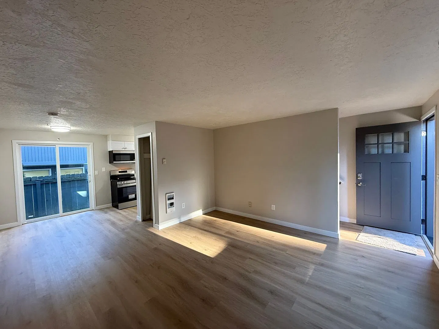 Up To 8 Weeks Free - Newly Renovated And Available Now In Raleigh Hills/Hayhurst - Short Term And... — Photo 2