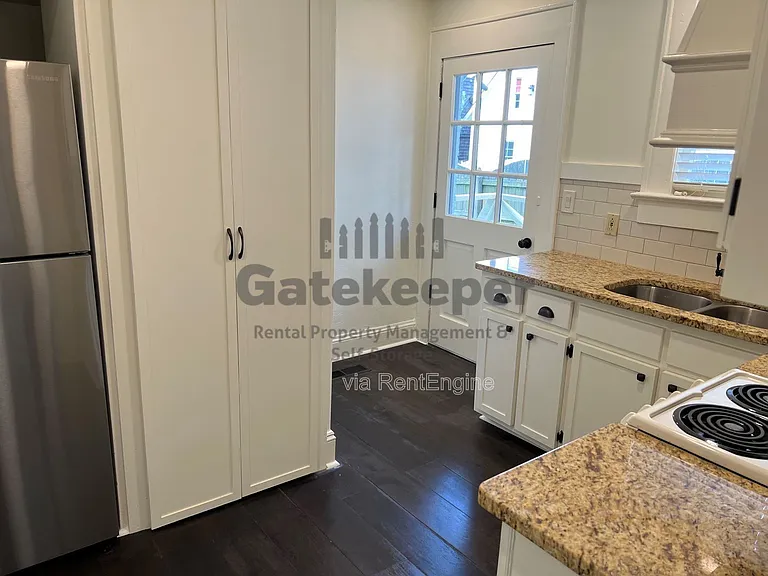 1565 Walker Ave #B — Photo 11