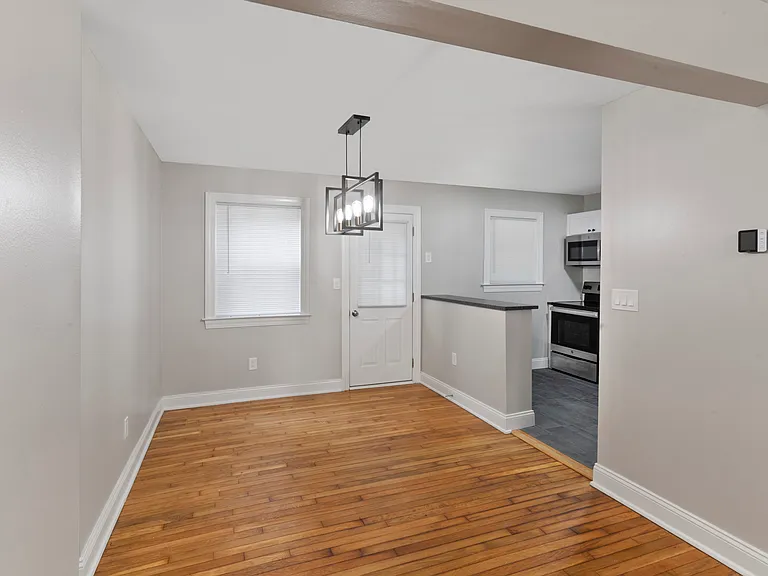 4 Jeanne Marie Gdns — Photo 4