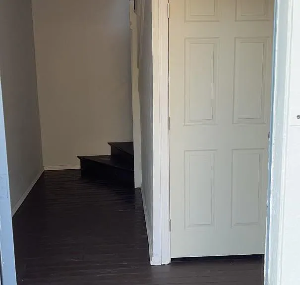 423 E 12th St #5 — Photo 3
